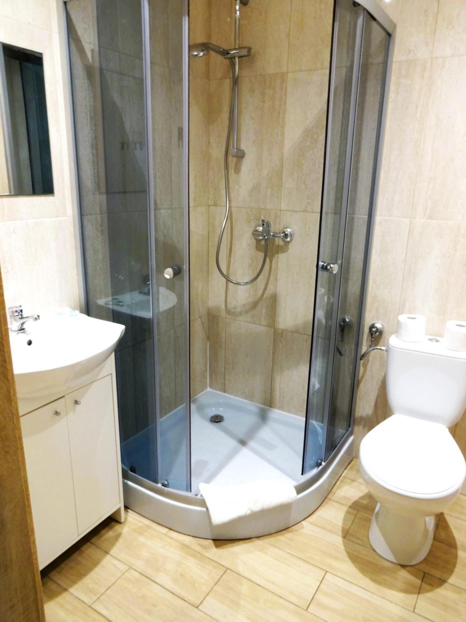 Ava Hotel 2*